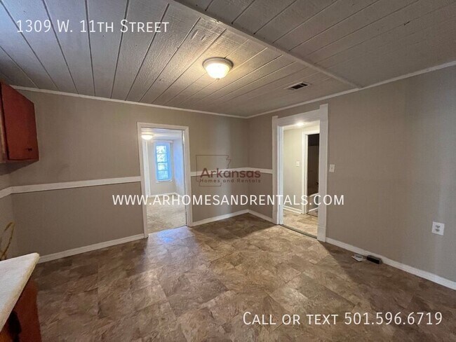 Building Photo - 1309 W 11th St