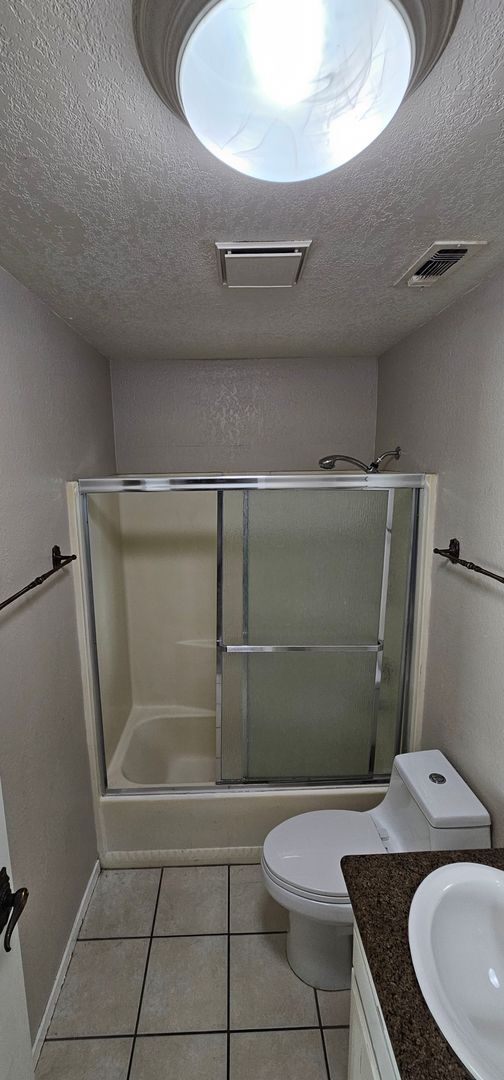 Building Photo - 715 Mikkelsen Dr