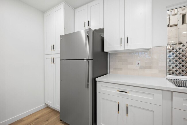 Building Photo - Newly remodeled and fully "furnished" 1 bed 1 bath in Mission Beach. 9 months rental or month to ...