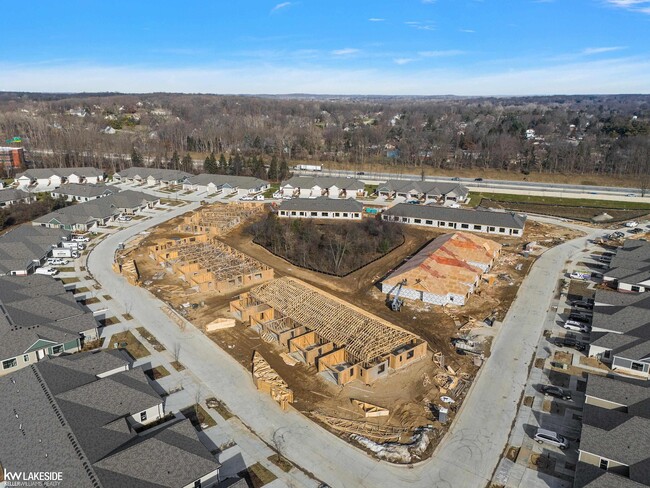 Building Photo - 10457 Pickerel Lk Dr
