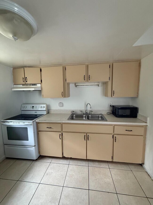 Building Photo - 3742 Belmont St