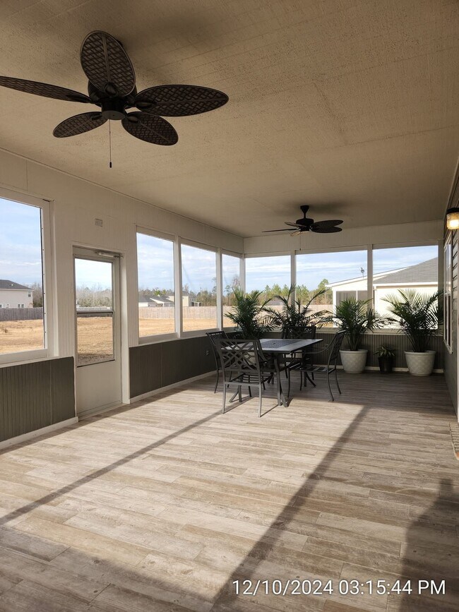 Building Photo - 73 Labrador Ln