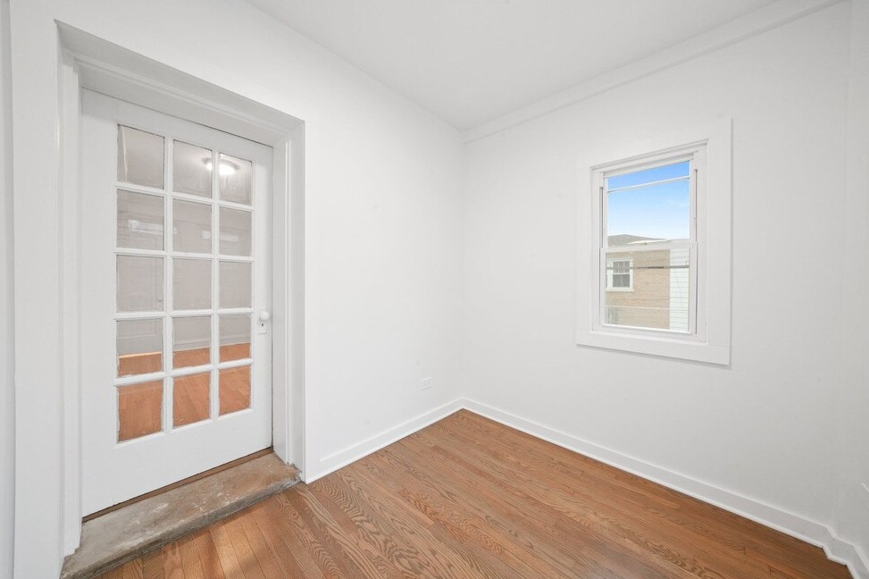 Building Photo - 2737 W Lunt Ave