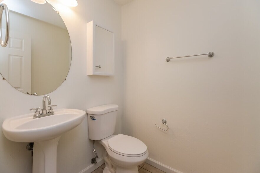 Building Photo - 7233 S 40th Ave