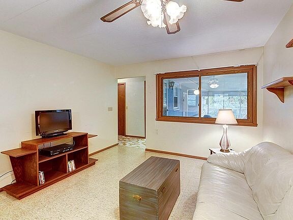 Building Photo - 13300 W Sunny View Dr