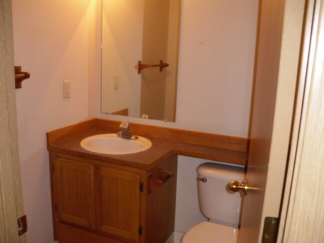 Building Photo - All the Amenities for a Friendly Price