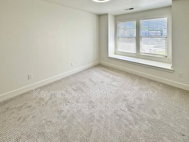 Building Photo - 1235 N Forestdale Pl