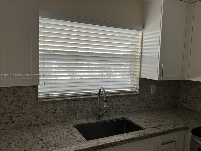 Building Photo - 535 W 79th Pl