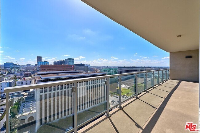 Building Photo - 3785 Wilshire Blvd