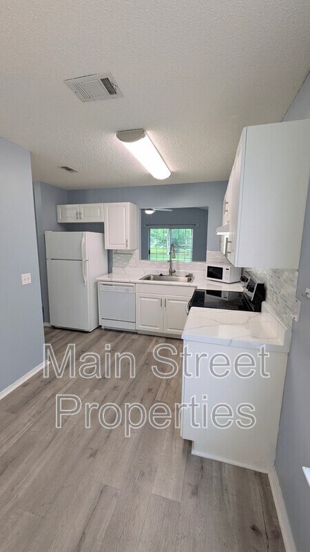 Building Photo - 2466 Redoubt Ave