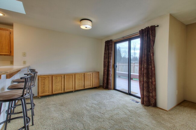 Building Photo - Bright & Spacious Rambler off of Cul-de-Sac