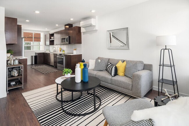 Building Photo - 2Bd/1.75Ba Seattle Condo