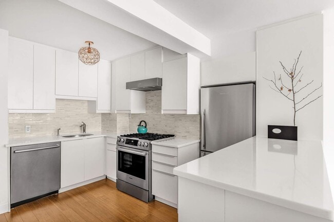 Building Photo - 310 W 56th St