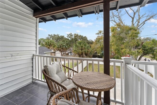 Building Photo - 680 25th Ave S