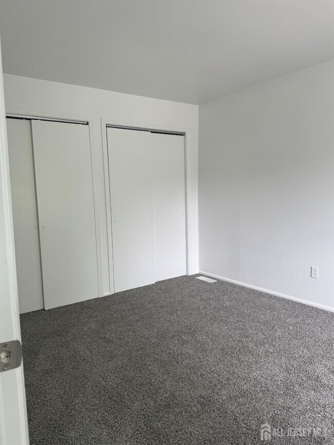 Building Photo - 21 Jeffrey Cir
