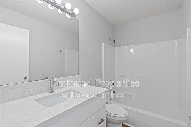 Building Photo - 7533 SW Applegate Dr