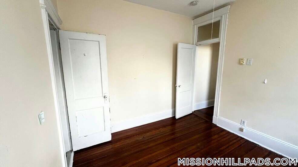 Building Photo - 883 Huntington Ave