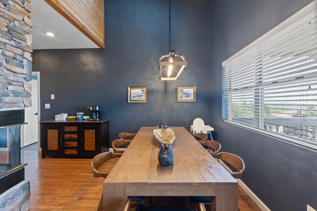 Building Photo - 8120 Stonegate Dr