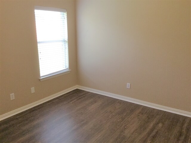 Building Photo - 245 Brookdale Dr