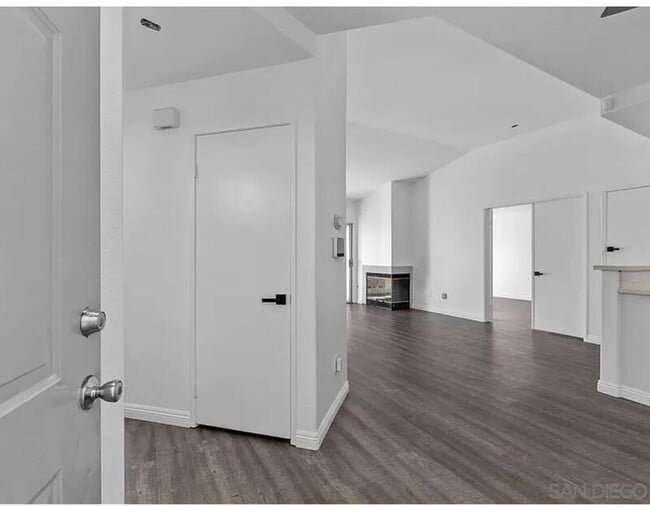 Building Photo - 320 Isthmus Way