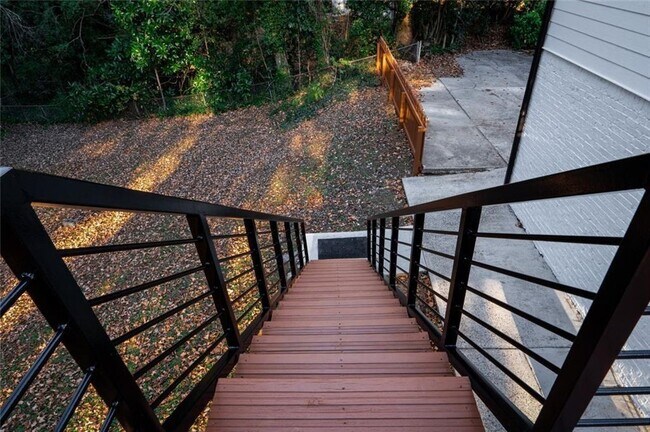 Building Photo - 3599 Lower Roswell Rd