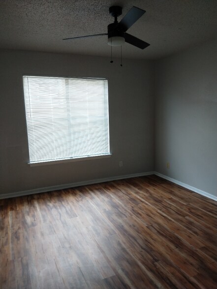 Building Photo - 911 Vance Jackson Rd