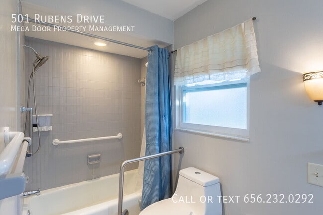 Building Photo - 501 Rubens Dr