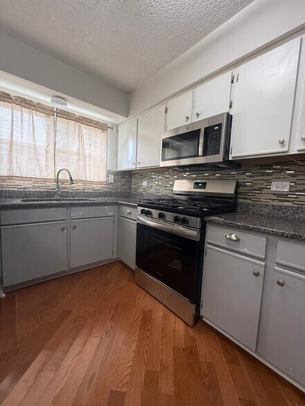 Kitchen - 4750 N Elston Ave