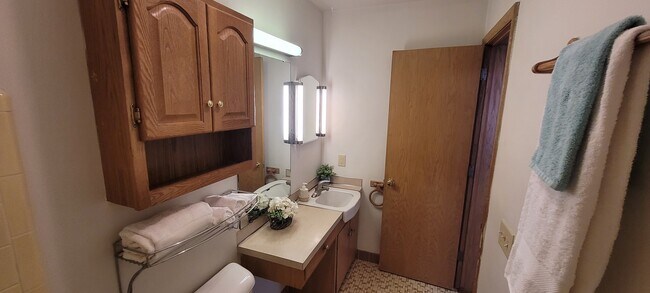 Building Photo - 922 High St