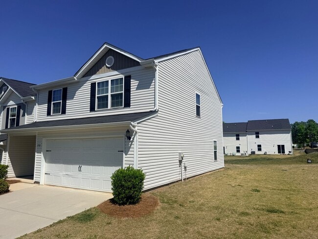 Building Photo - Beautiful Townhome in Charlotte, minutes from the airport