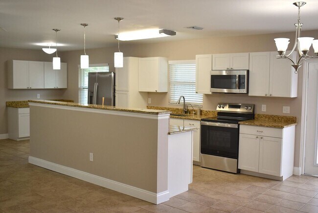 Building Photo - 826 Palama Way