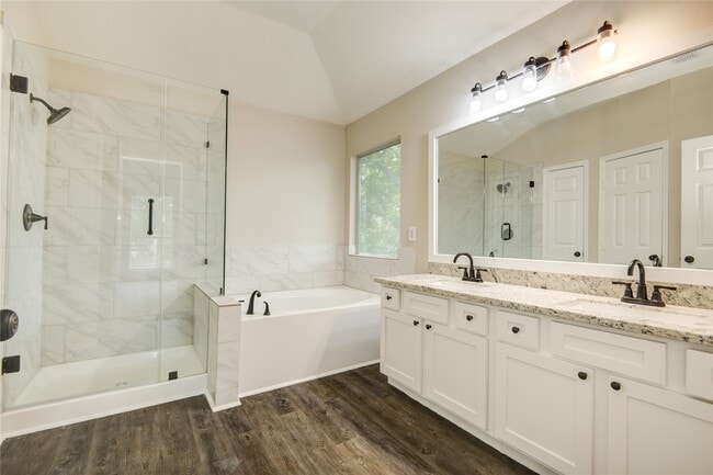 Building Photo - 107 Mango St