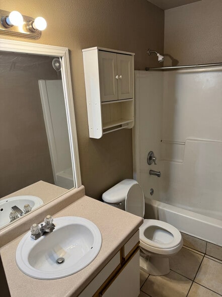 Building Photo - 2710 Acero Ave