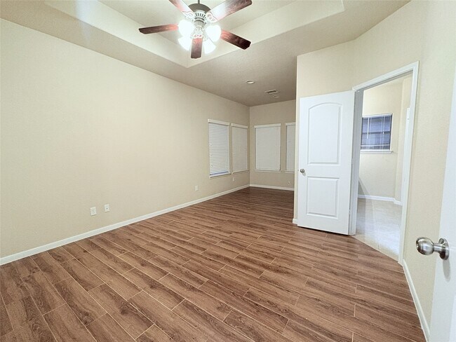 Building Photo - 18412 Sunrise Oaks Ct