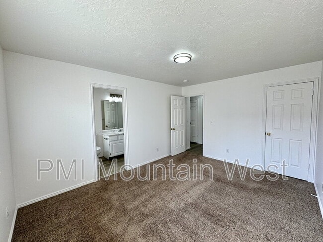 Building Photo - 49 S 200 W