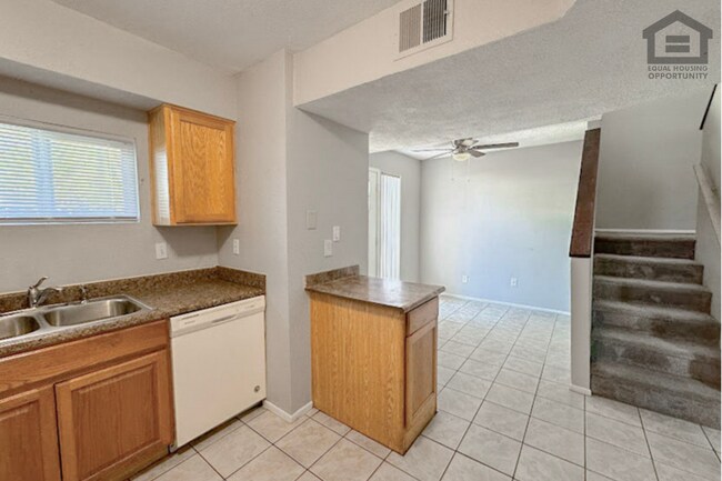 Building Photo - 1765 E Pepper Cir