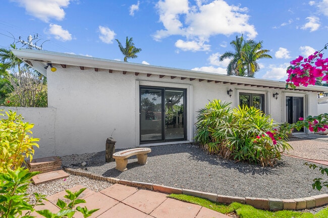 Building Photo - 901 Guava Isle