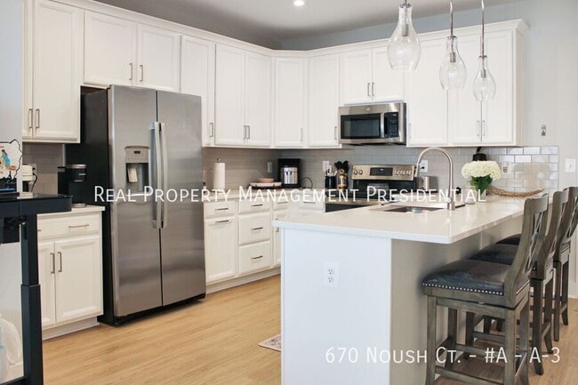 Building Photo - 670 Noush Ct