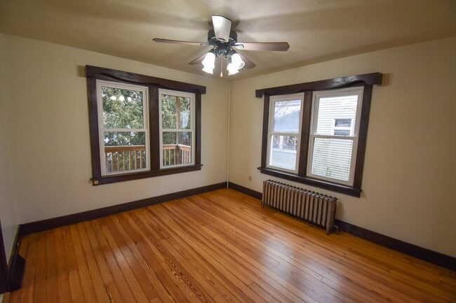 Building Photo - Spacious Three Bedroom House in Mill Hall!