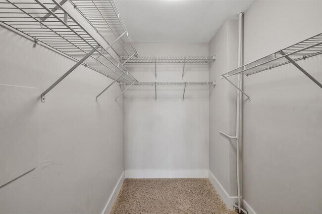 Building Photo - 2190 NE 51st Ct