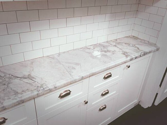 Building Photo - A Charming 2 Bed / 1 Bath with Bonus Space in Prime Echo Park Location