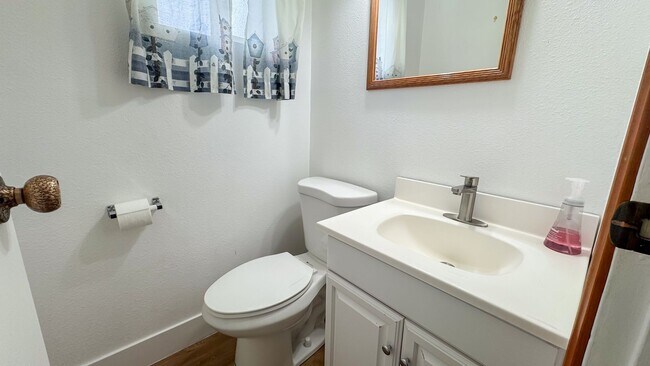 Building Photo - Move-In Ready 3-Bedroom with Pool / Lawn and Pool Service Included!