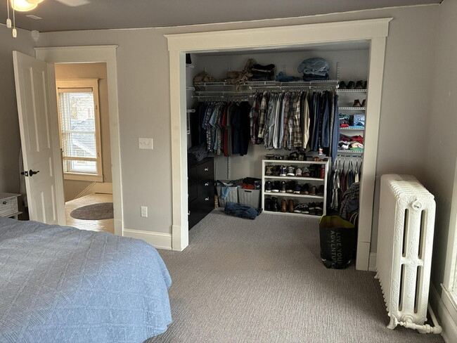 Building Photo - 4 Bed 1.5 Bath Off State Street Available June 1st!