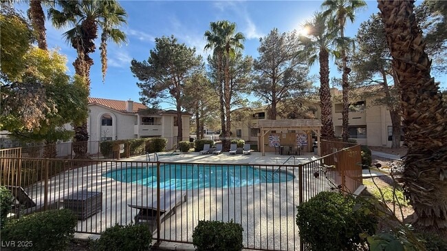 Building Photo - 2633 S Durango Dr