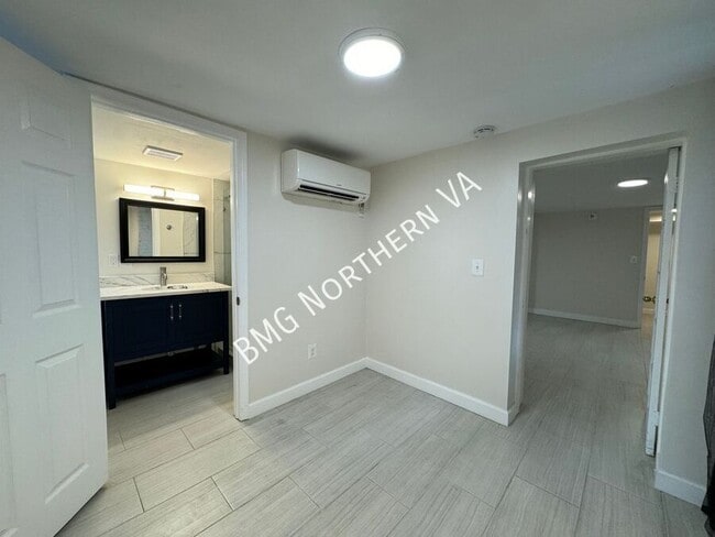 Building Photo - 4412 Volta Pl NW