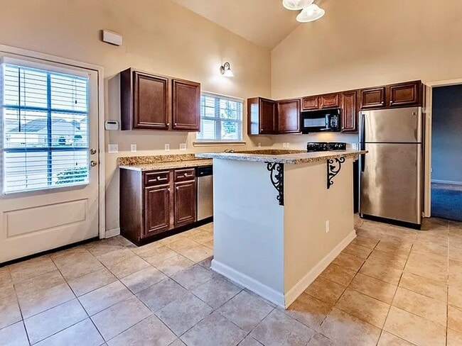 Building Photo - Magnolia Grove 226