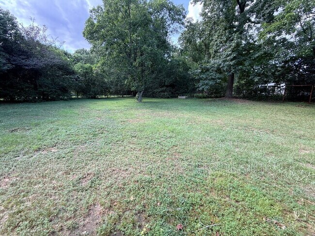 Building Photo - 4650 Rosewood Dr
