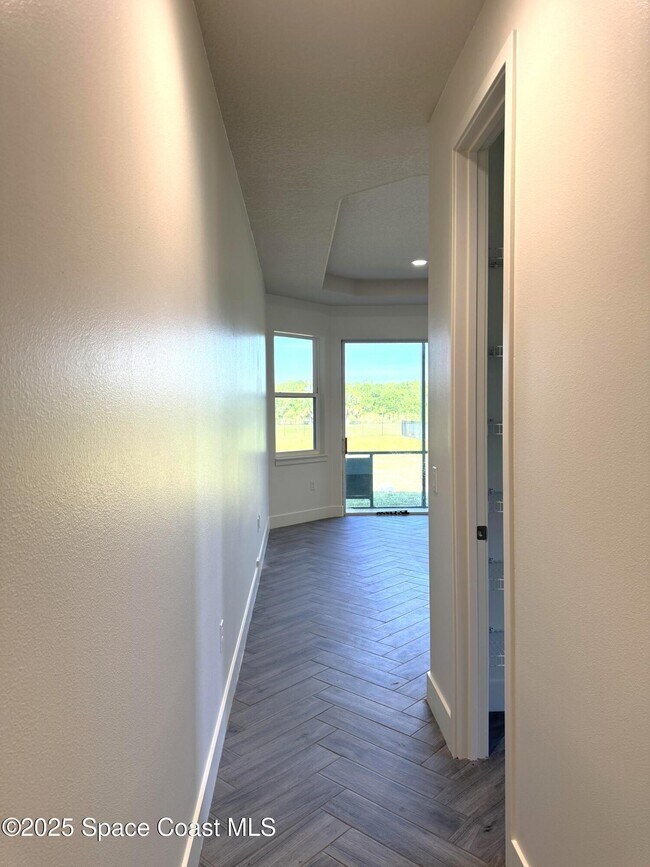 Building Photo - 7258 Preserve Pointe Dr