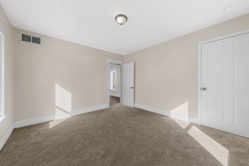 Building Photo - 204 E 2nd St