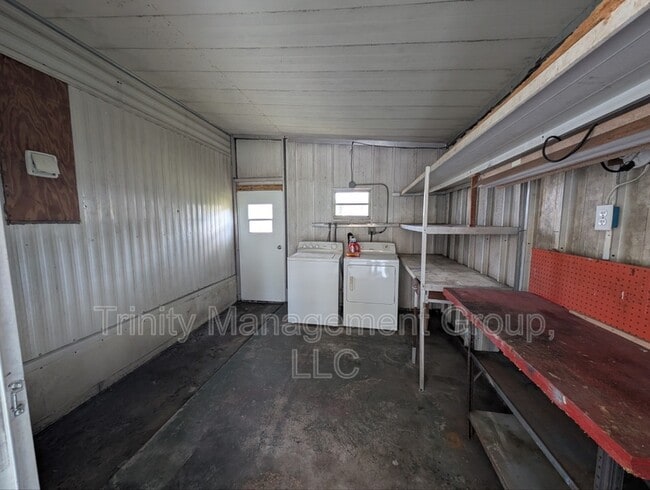 Building Photo - 207 Dolphin Dr N